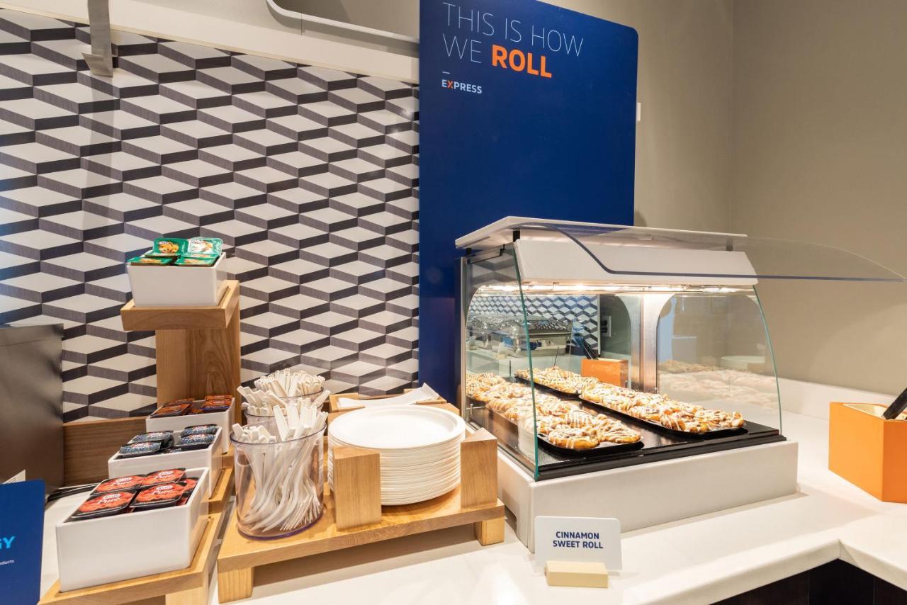 Holiday Inn Express & Suites Windsor East - Lakeshore By Ihg Tecumseh エクステリア 写真