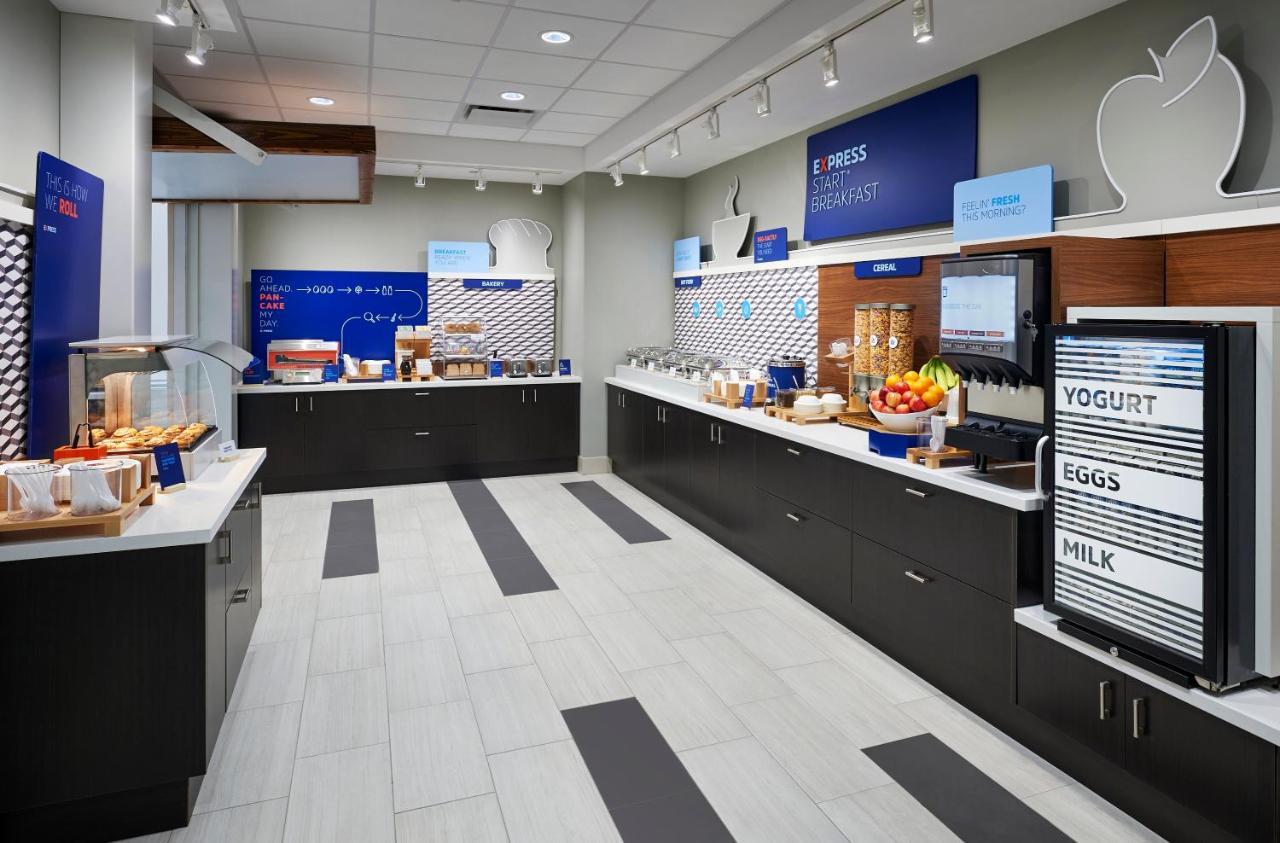 Holiday Inn Express & Suites Windsor East - Lakeshore By Ihg Tecumseh エクステリア 写真