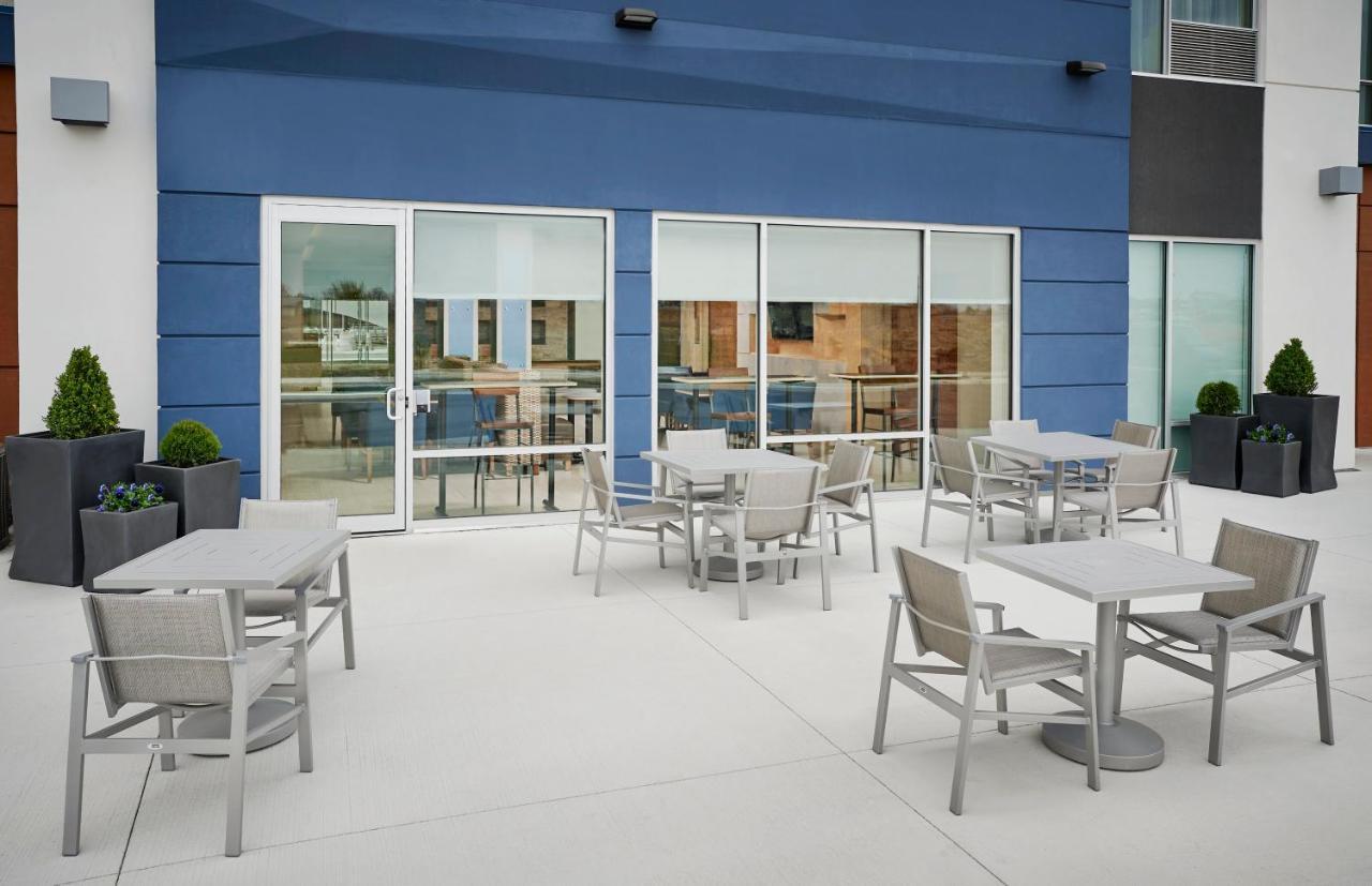 Holiday Inn Express & Suites Windsor East - Lakeshore By Ihg Tecumseh エクステリア 写真