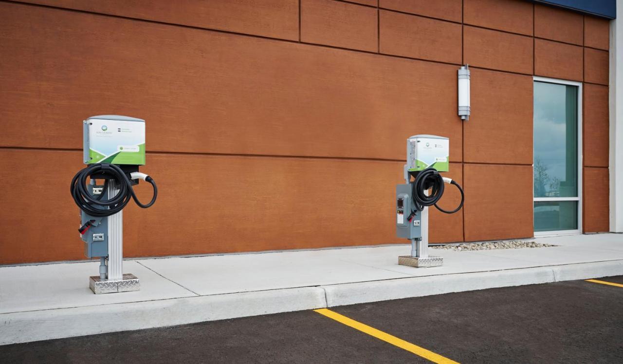 Holiday Inn Express & Suites Windsor East - Lakeshore By Ihg Tecumseh エクステリア 写真