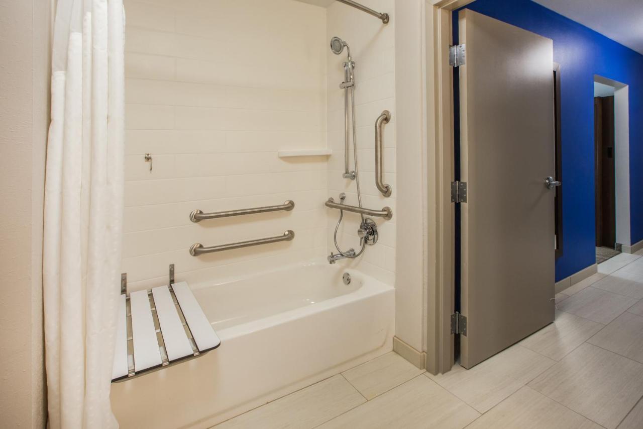 Holiday Inn Express & Suites Windsor East - Lakeshore By Ihg Tecumseh エクステリア 写真